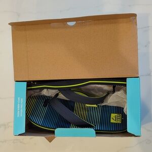 Kids reef flip flops size 6